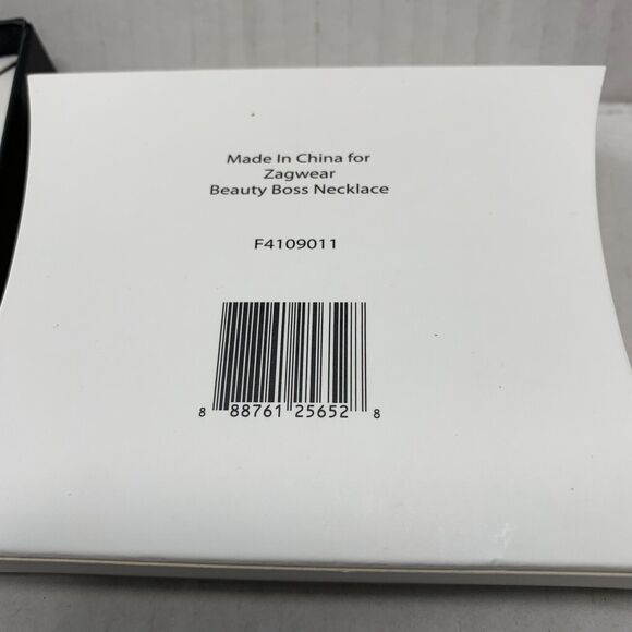 Zagwear Beauty Boss Necklace by Avon  20" Chain with Rhinestone Bar New Boxed - Picture 4 of 4